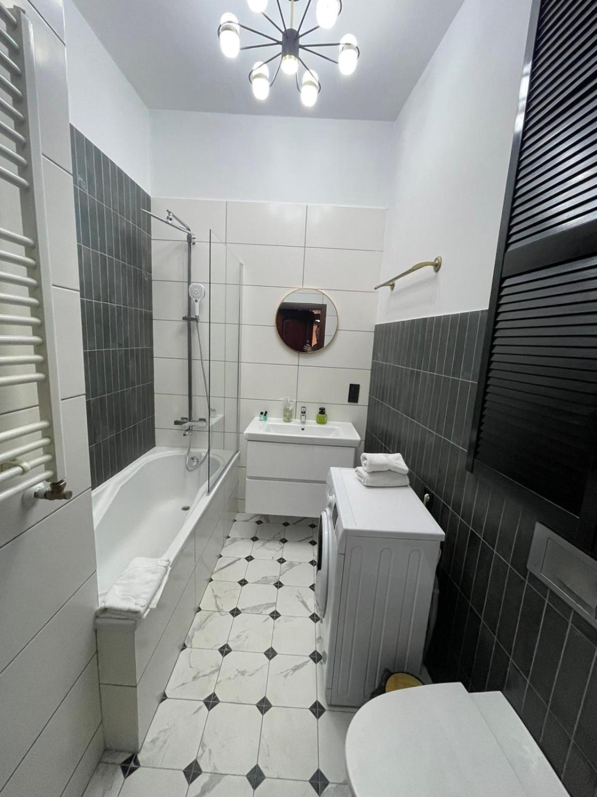 Tut Staroevreyska With Terrace Apartment Lviv Exterior photo